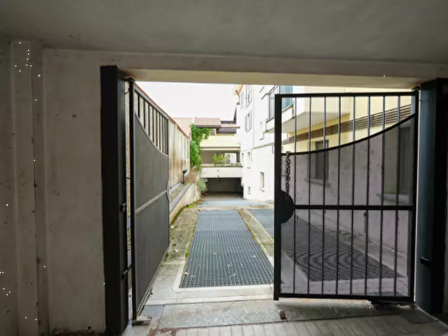 Immagine 2 di Garage in vendita  in Via Dante Alighieri a Arluno