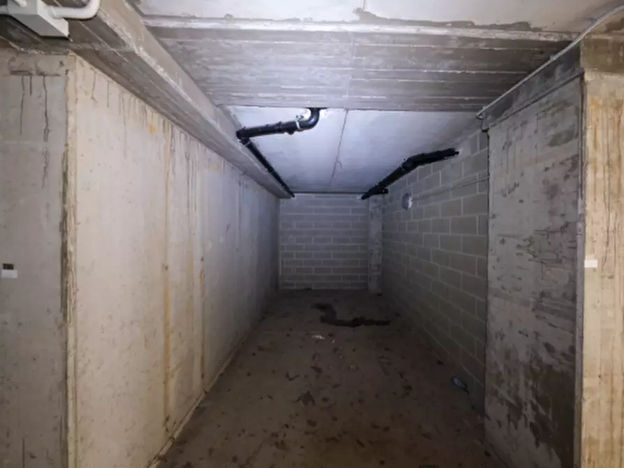 Immagine 7 di Garage in vendita  in Via Dante Alighieri a Arluno