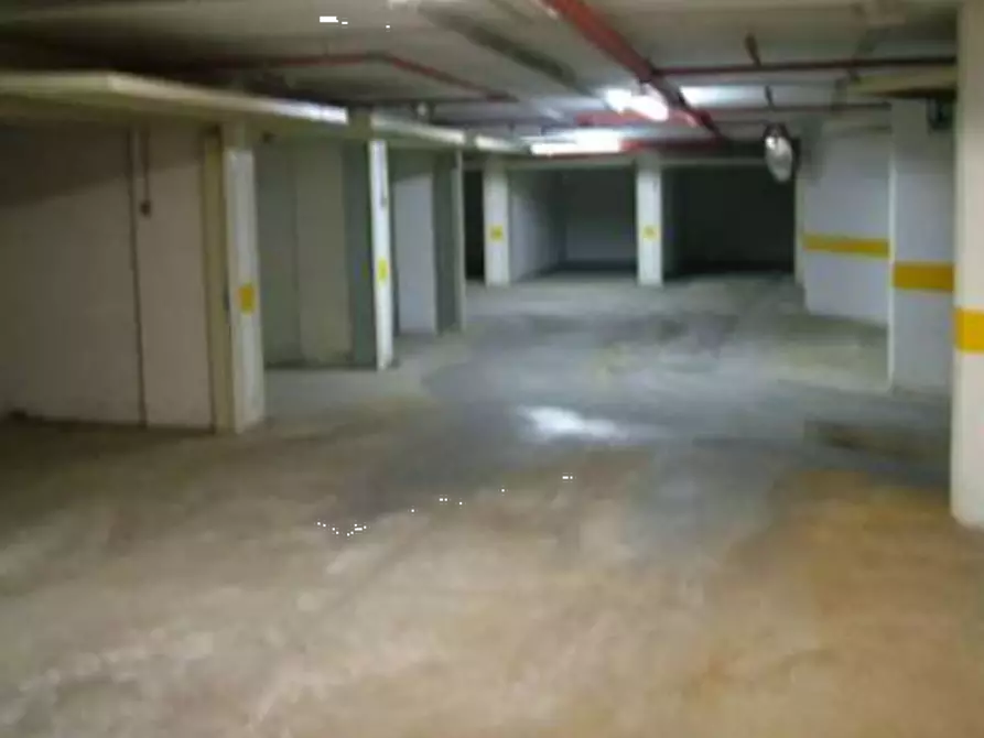 Immagine 1 di Posto auto in vendita  in Via Molinazzo a Milano