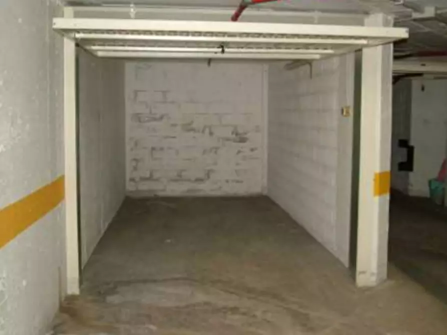 Immagine 3 di Posto auto in vendita  in Via Molinazzo a Milano