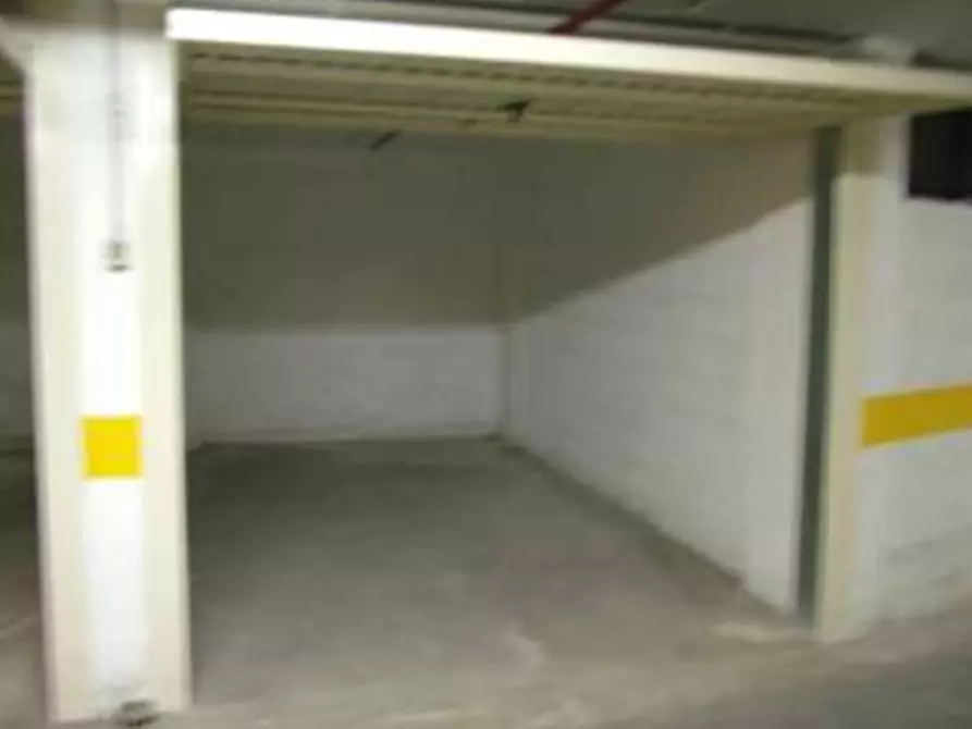 Immagine 4 di Posto auto in vendita  in Via Molinazzo a Milano