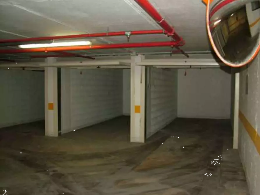 Immagine 3 di Garage in vendita  in Via Molinazzo a Milano