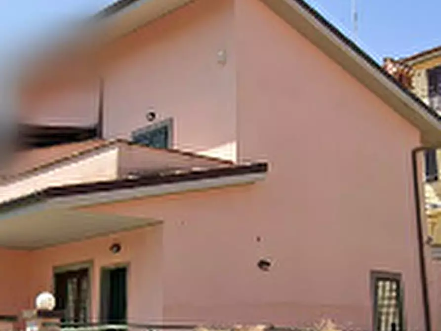 Immagine 5 di Porzione di casa in vendita  in Via Gardone Riviera a Roma