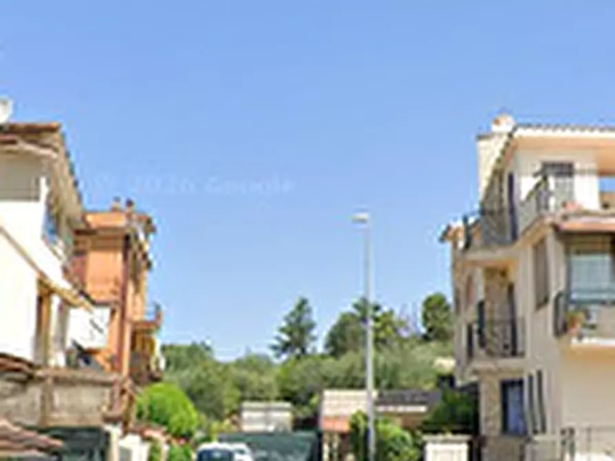 Immagine 6 di Porzione di casa in vendita  in Via Gardone Riviera a Roma