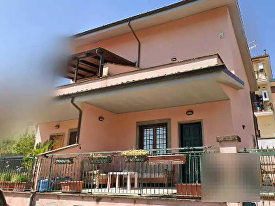 Immagine 7 di Porzione di casa in vendita  in Via Gardone Riviera a Roma