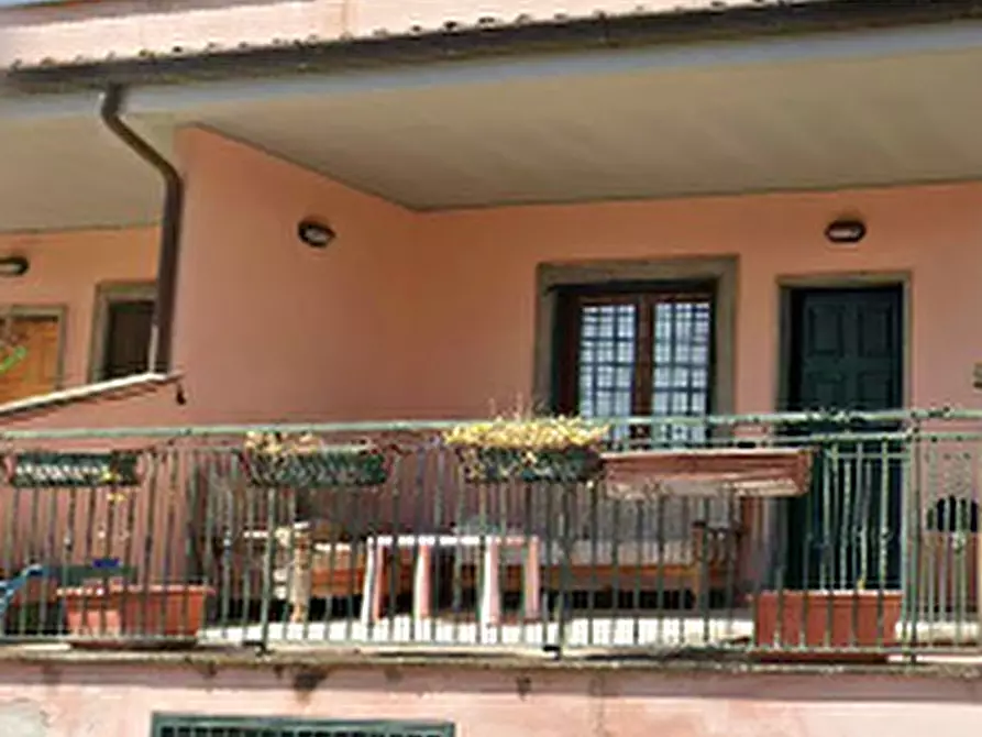 Immagine 8 di Porzione di casa in vendita  in Via Gardone Riviera a Roma