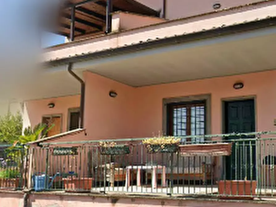 Immagine 10 di Porzione di casa in vendita  in Via Gardone Riviera a Roma