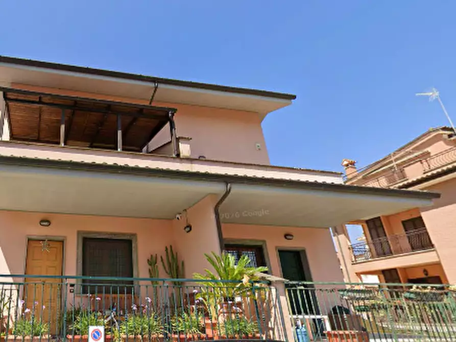 Immagine 11 di Porzione di casa in vendita  in Via Gardone Riviera a Roma
