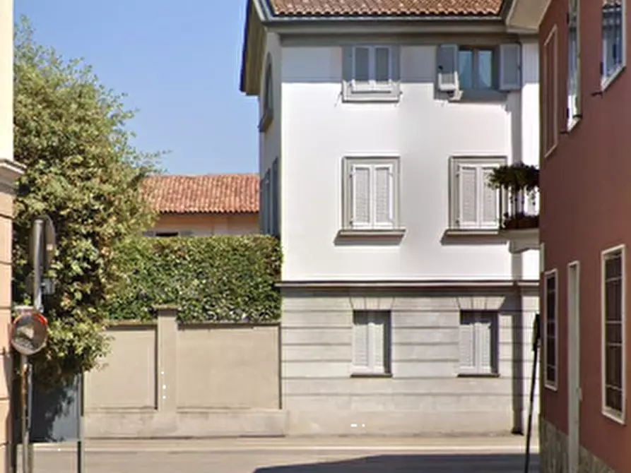 Immagine 10 di Garage in vendita  in Via Dante Alighieri a Arluno