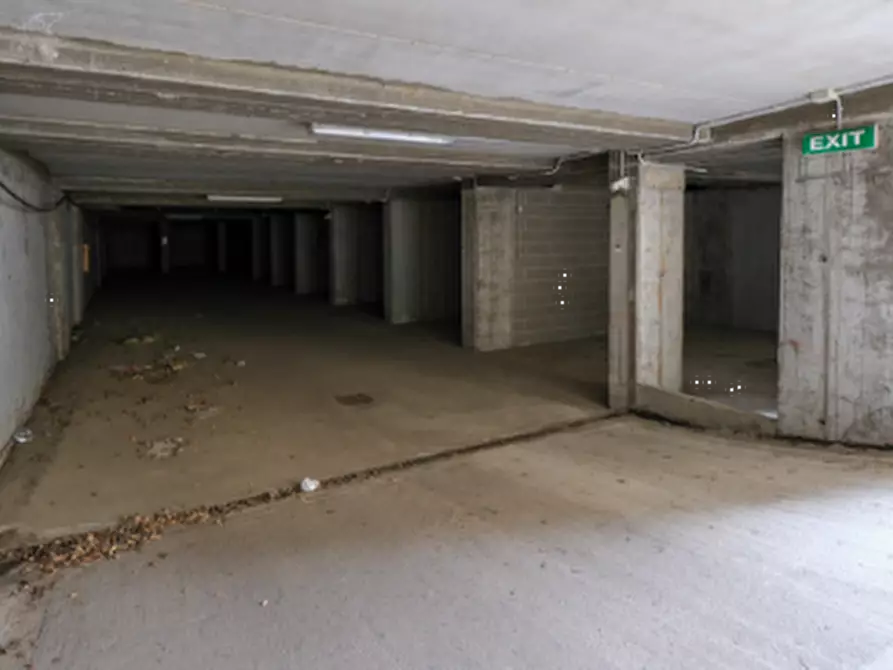 Immagine 4 di Garage in vendita  in Via Dante Alighieri a Arluno