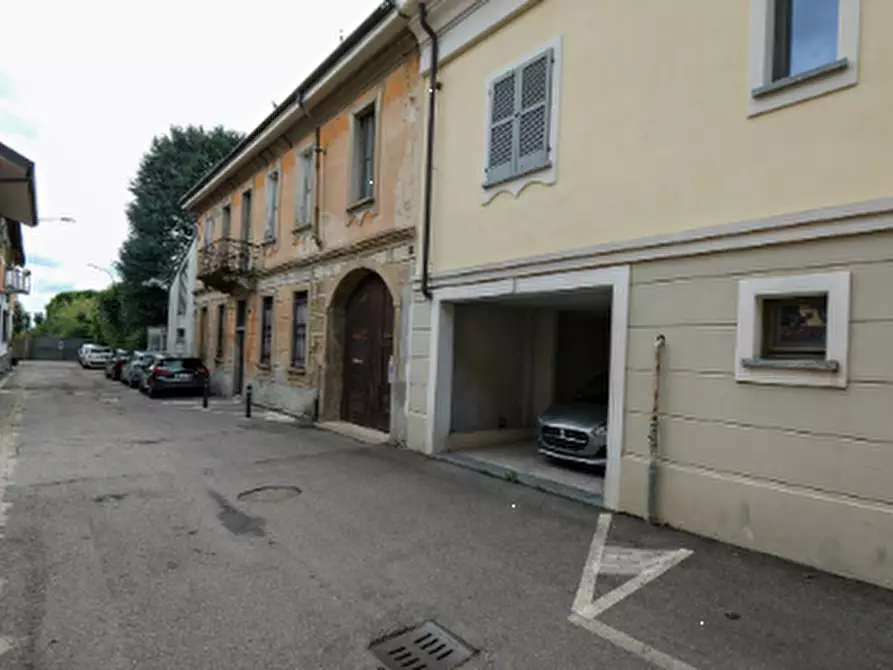 Immagine 1 di Garage in vendita  in Via Dante Alighieri a Arluno