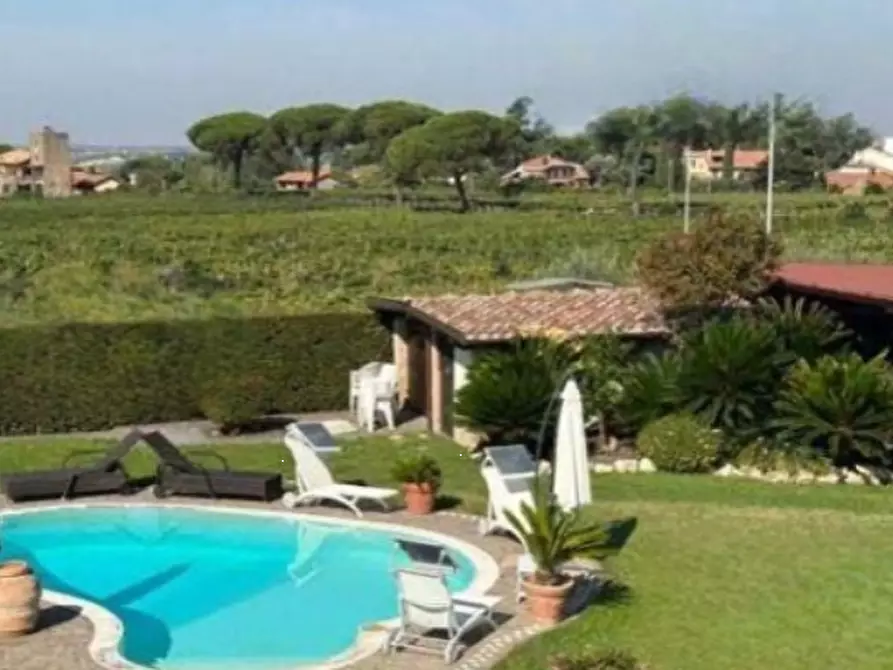 Immagine 1 di Casa bifamiliare in vendita  in Via delle Nettunense Nuova a Marino