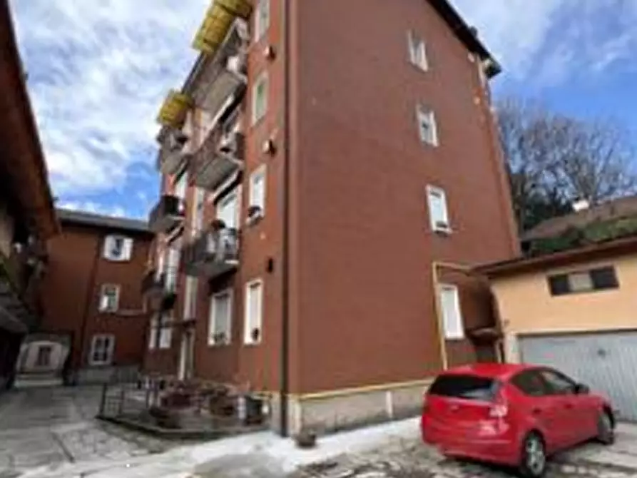 Immagine 1 di Appartamento in vendita  in Via Vittorio Emanuele II a Usmate Velate