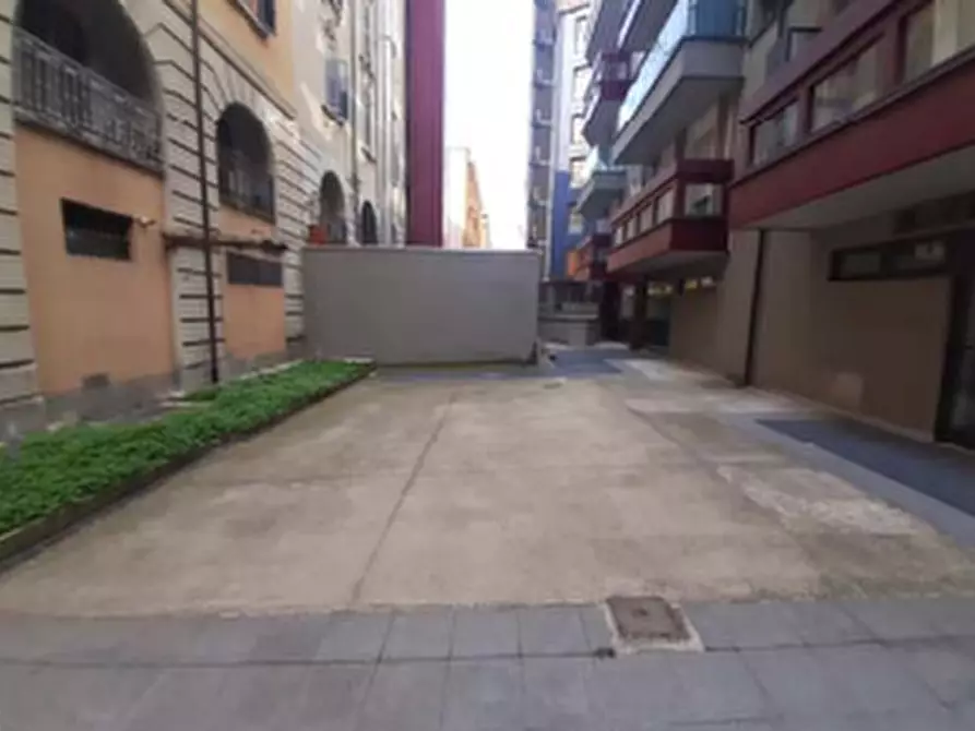 Immagine 3 di Posto auto in vendita  in Viale Emilio Caldara a Milano