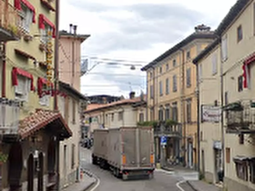 Immagine 4 di Negozio in vendita  in Via Giardini a Lama Mocogno