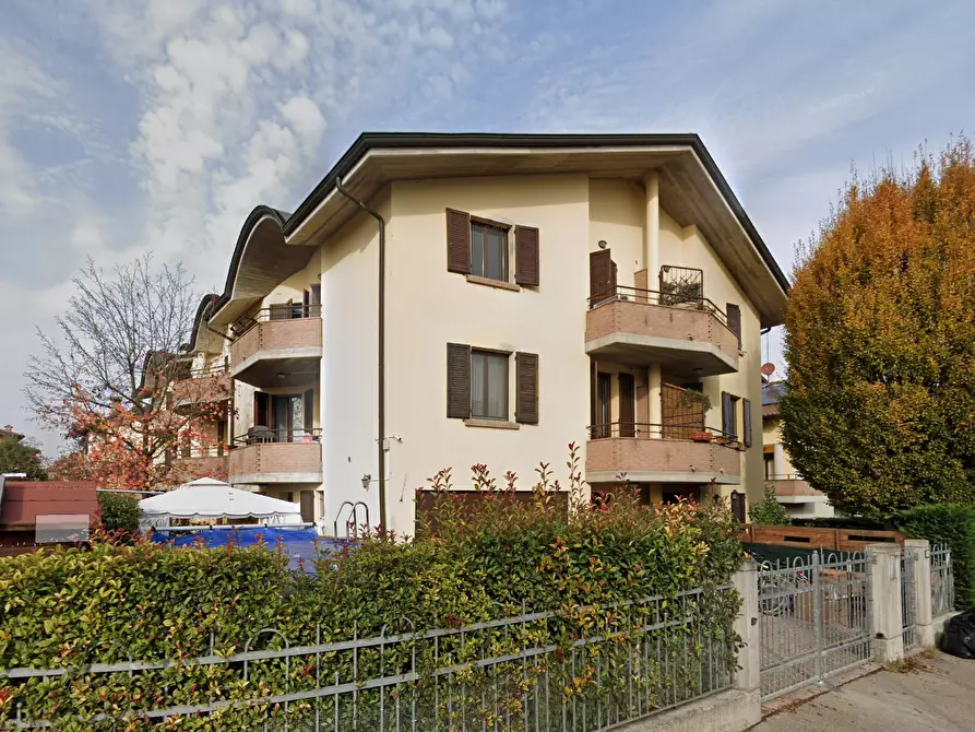 Immagine 5 di Appartamento in vendita  in Via S. Martini  a Reggio Nell'emilia