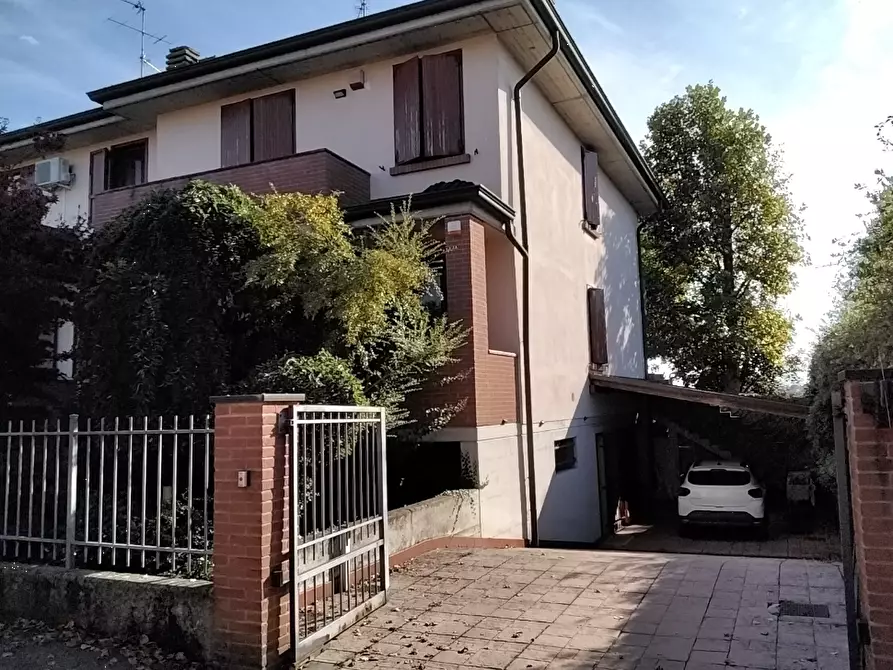 Immagine 1 di Casa indipendente in vendita  in Via Giovanni Boccaccio a San Martino In Rio