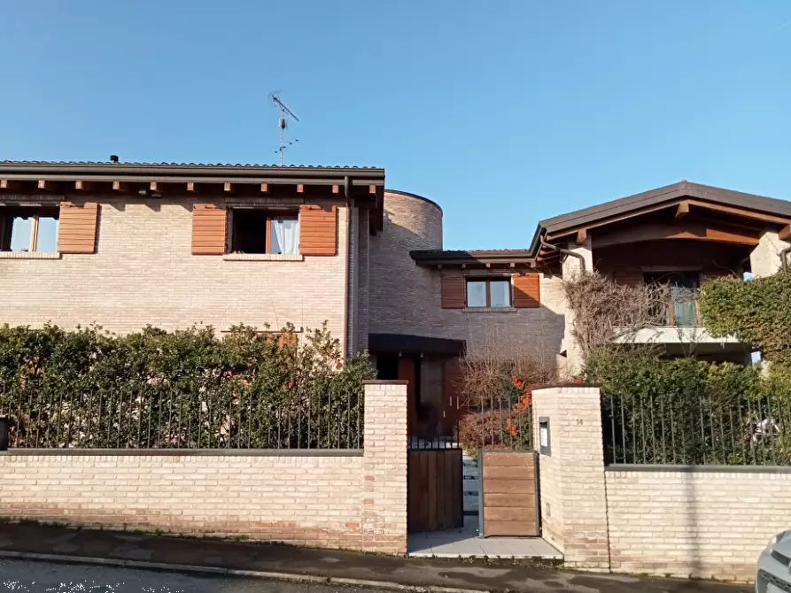 Immagine 1 di Villa in vendita  in Via San Francesco D'Assisi a Quattro Castella