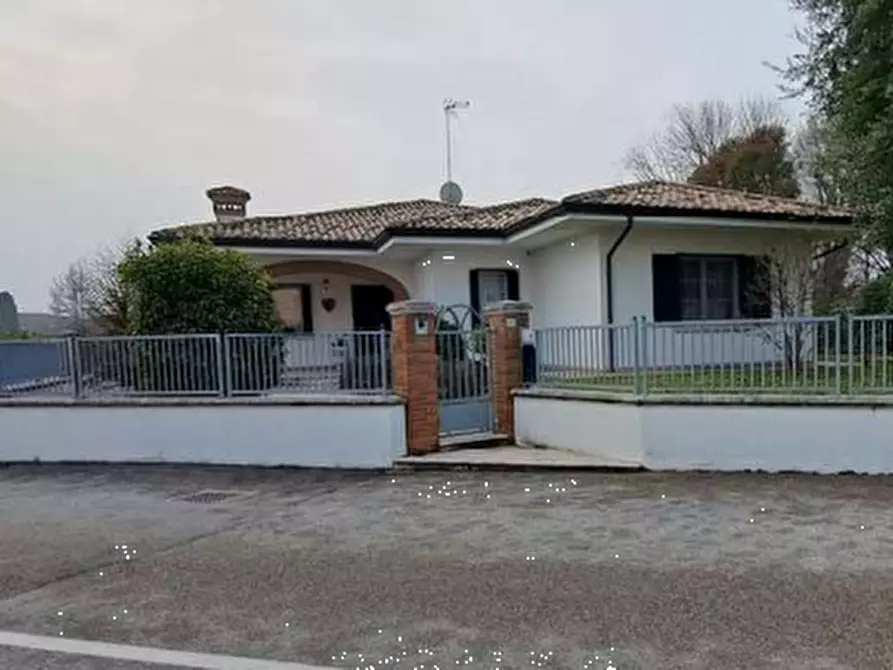 Immagine 1 di Villa in vendita  in Via Monte Cavallo a Cordenons