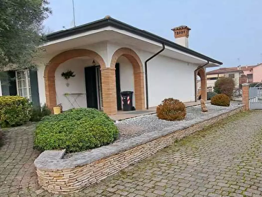 Immagine 3 di Villa in vendita  in Via Monte Cavallo a Cordenons