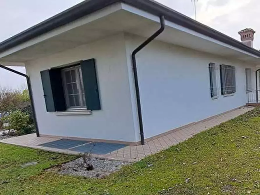 Immagine 4 di Villa in vendita  in Via Monte Cavallo a Cordenons