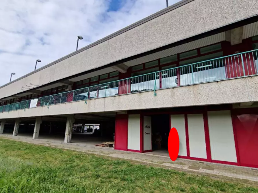 Immagine 1 di Laboratorio in vendita  in Via delle Acquette a Cuveglio