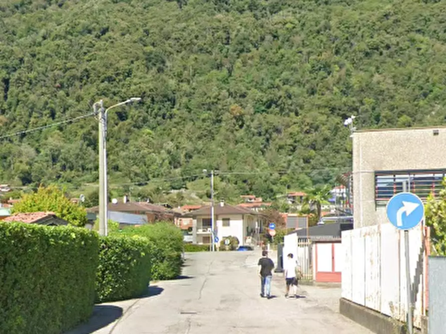 Immagine 2 di Laboratorio in vendita  in Via delle Acquette a Cuveglio