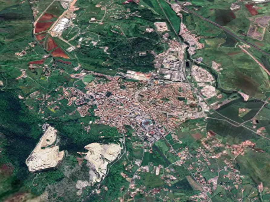 Immagine 7 di Garage in vendita  in Via Traiana a Colleferro