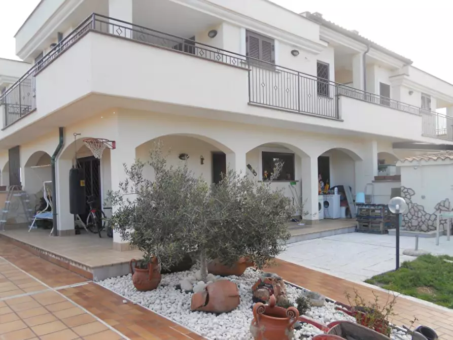 Immagine 2 di Appartamento in vendita  in Via Rumenia a Pomezia