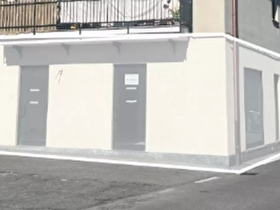 Immagine 1 di Negozio in vendita  in Via Santa Margherita a Brivio