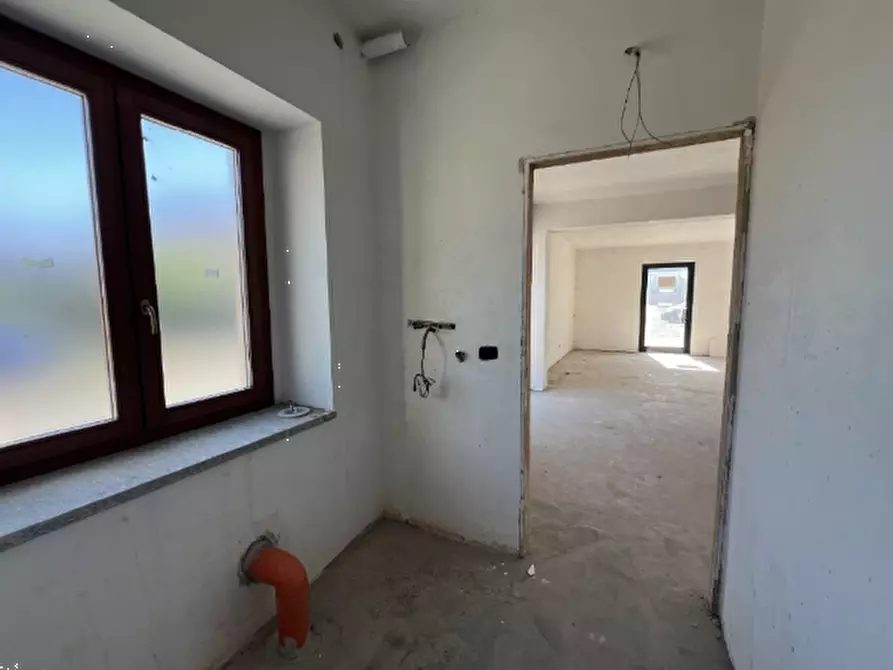 Immagine 7 di Negozio in vendita  in Via Santa Margherita a Brivio