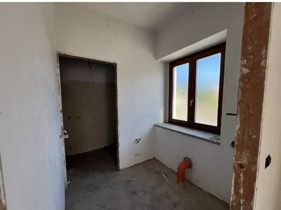 Immagine 8 di Negozio in vendita  in Via Santa Margherita a Brivio