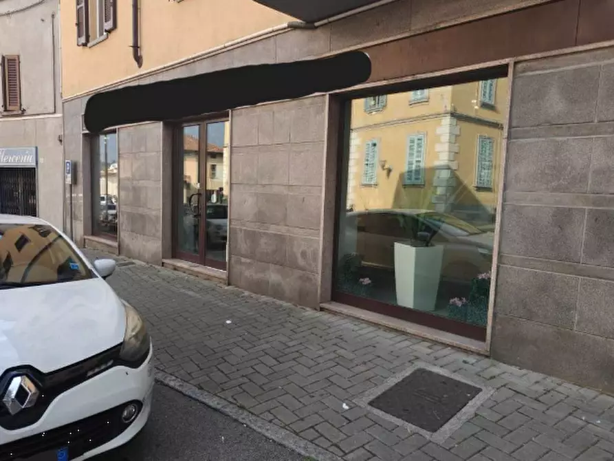 Immagine 2 di Negozio in vendita  in Via Roma a Valmadrera