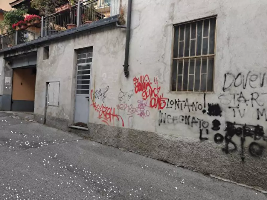 Immagine 3 di Negozio in vendita  in Via Roma a Valmadrera