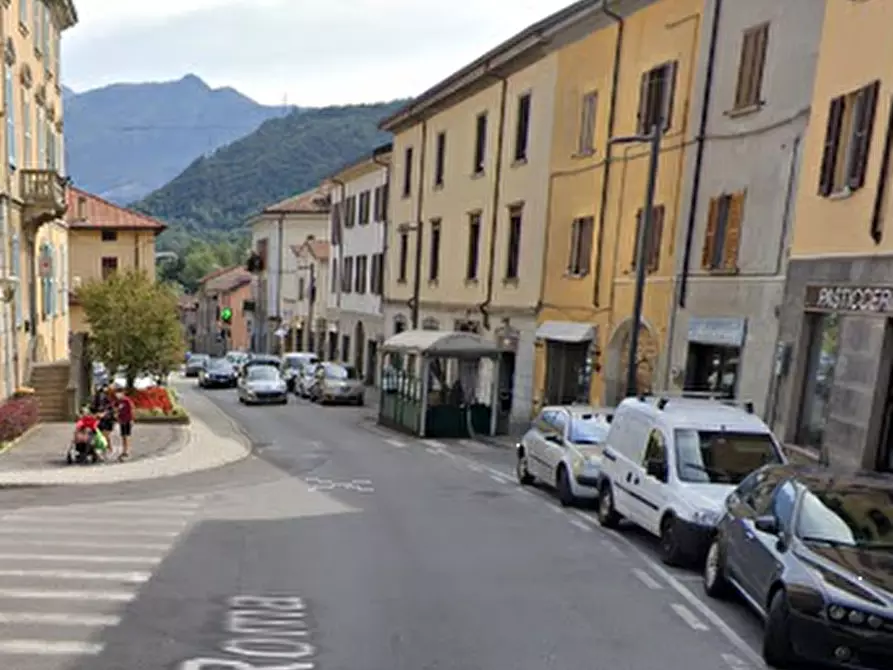 Immagine 6 di Negozio in vendita  in Via Roma a Valmadrera