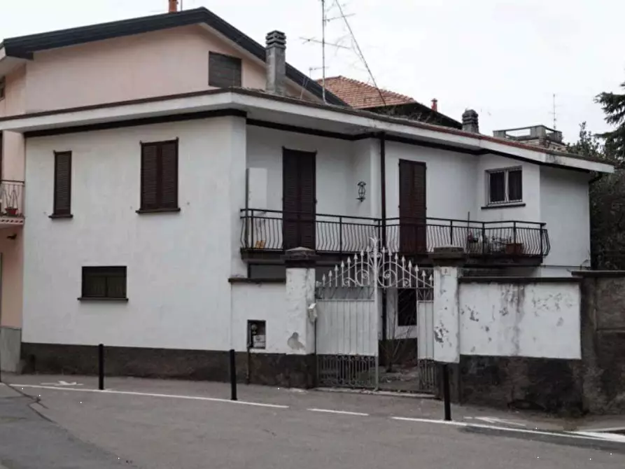 Immagine 1 di Casa indipendente in vendita  in Lago Europa  a Caronno Varesino