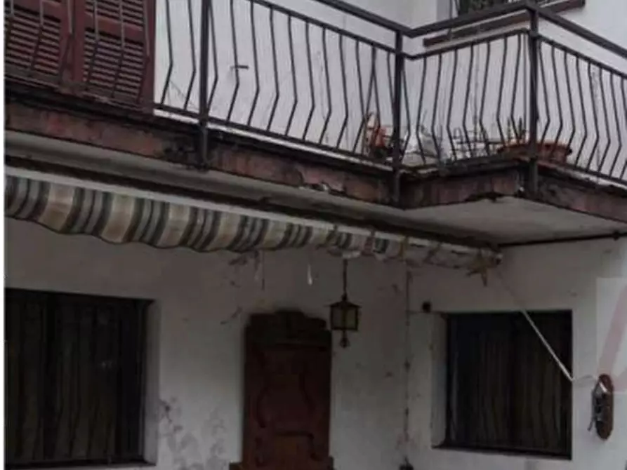 Immagine 3 di Casa indipendente in vendita  in Lago Europa  a Caronno Varesino