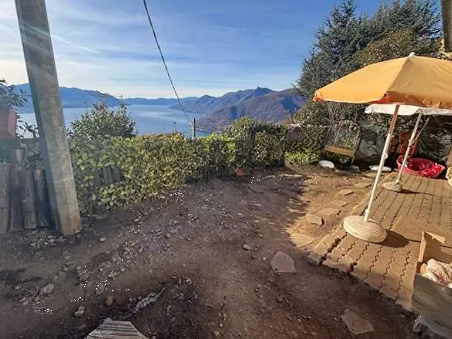 Immagine 3 di Appartamento in vendita  in Via Solera a Maccagno Con Pino E Veddasca