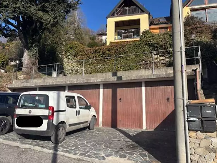 Immagine 4 di Appartamento in vendita  in Via Solera a Maccagno Con Pino E Veddasca