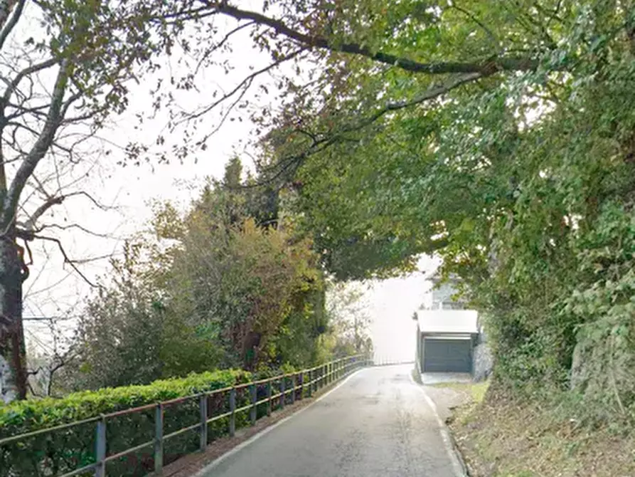 Immagine 6 di Appartamento in vendita  in Via Solera a Maccagno Con Pino E Veddasca