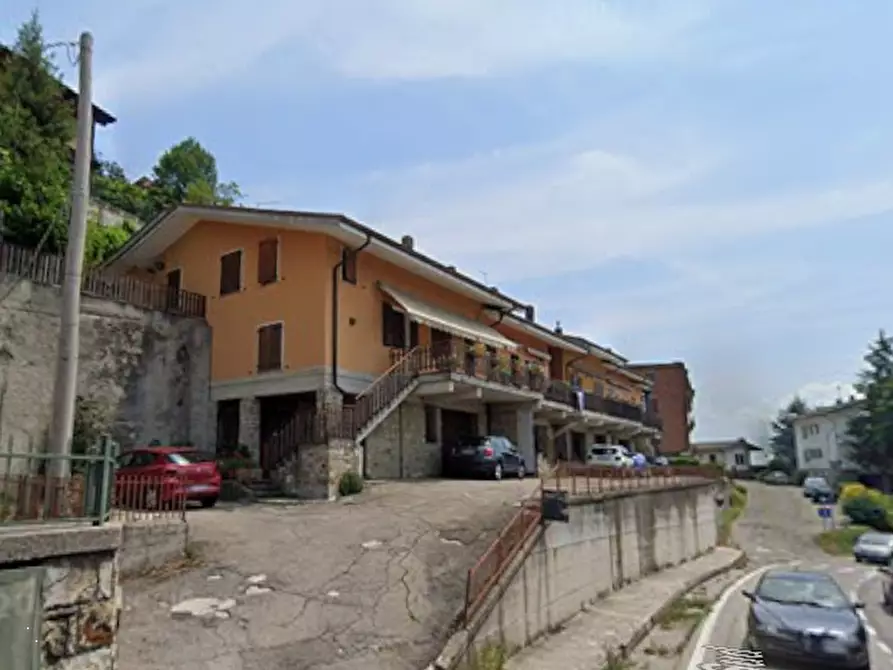 Immagine 2 di Villetta a schiera in vendita  in Via Giardini Sud a Serramazzoni