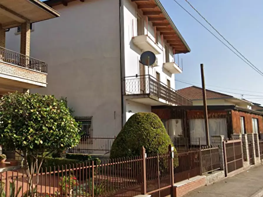 Immagine 3 di Negozio in vendita  in Viale Volturno a Vairano Patenora