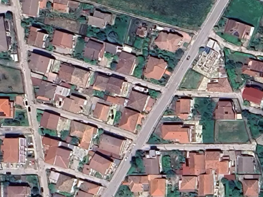 Immagine 16 di Negozio in vendita  in Viale Volturno a Vairano Patenora