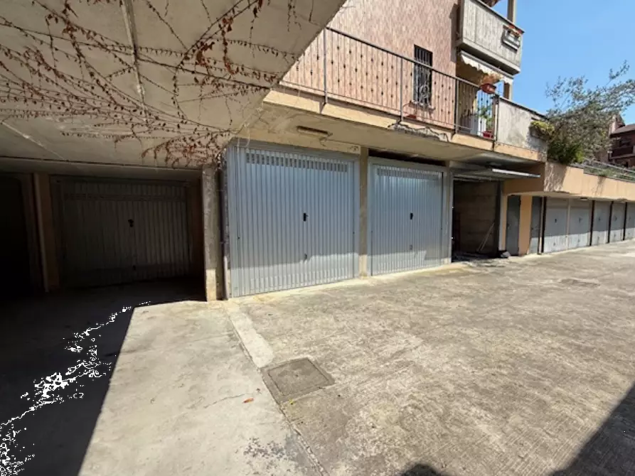 Immagine 2 di Garage in vendita  in Via Donatori di Sangue a Villasanta