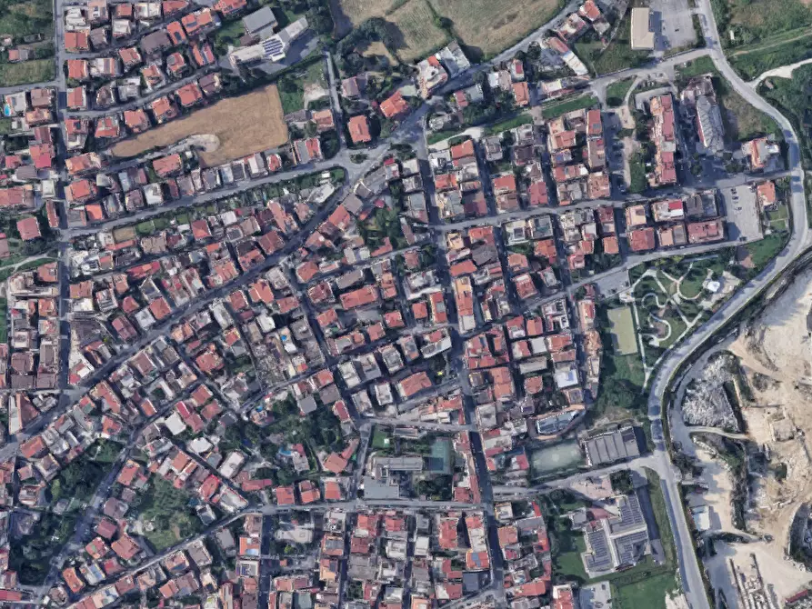 Immagine 1 di Garage in vendita  in Viale Sicilia a Guidonia Montecelio