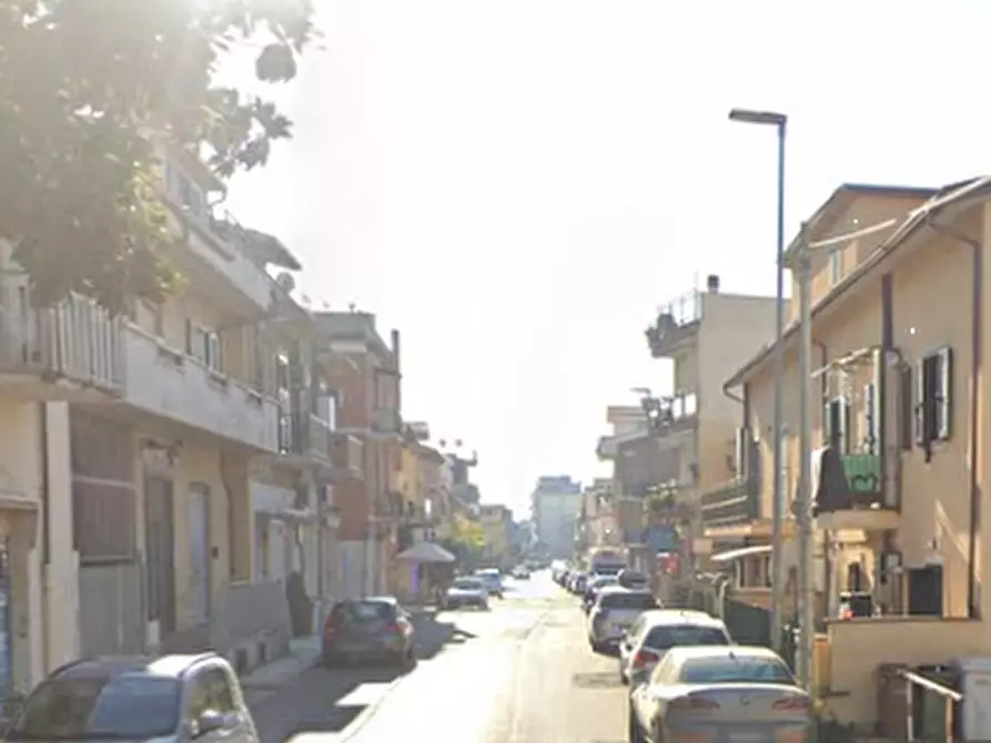Immagine 9 di Garage in vendita  in Viale Sicilia a Guidonia Montecelio