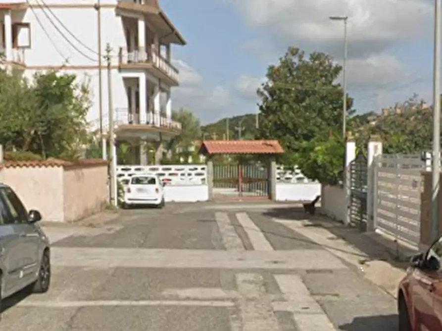 Immagine 4 di Laboratorio in vendita  in Via Treviso a Pomezia