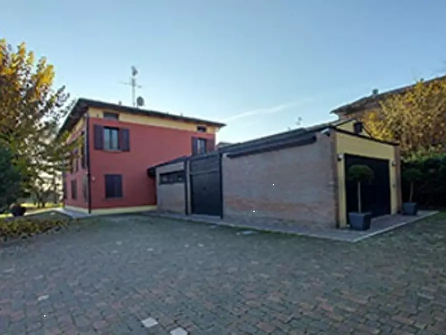 Immagine 3 di Villa in vendita  in Strada Barchetta a Modena