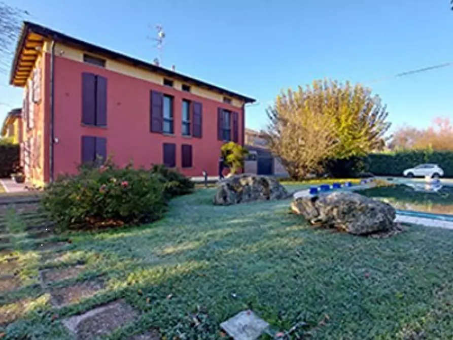 Immagine 1 di Villa in vendita  in Strada Barchetta a Modena
