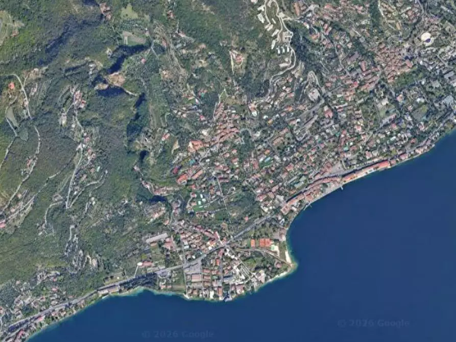 Immagine 5 di Appartamento in vendita  in Via Calvas a Gardone Riviera